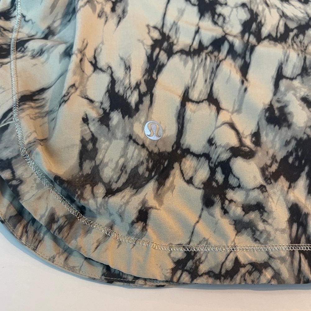 lululemon athletica Black and Cream Ski Jacket - Picture 4 of 5